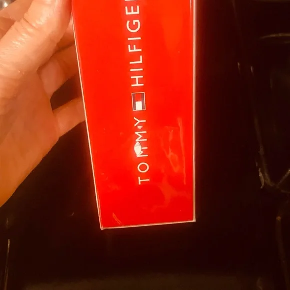 Tommy Hilfiger Red Box Packaging - Picture 2 of 5